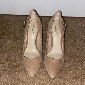 Pointed toe heels. Aldo. Tan. Size 7